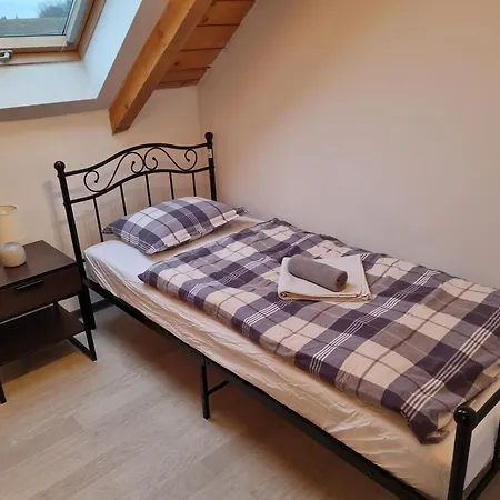 Cenovicky Dvur Cestin