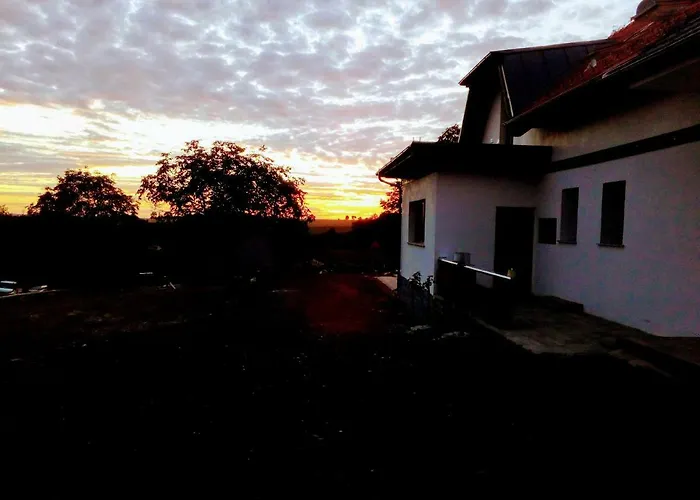 Cenovicky Dvur Čestín